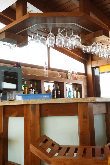 Cerramiento de terraza con madera y toldos (1)