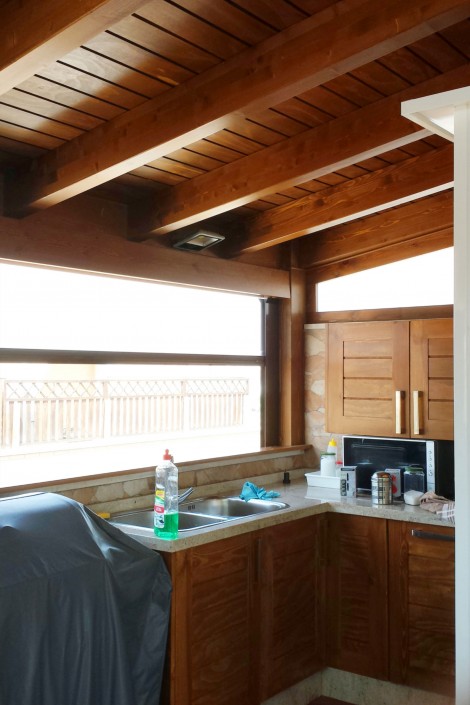 Cerramiento-de-terraza-con-madera-y-toldos-(11)