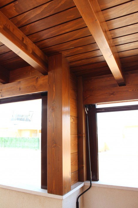 Cerramiento de terraza con madera y toldos (2)