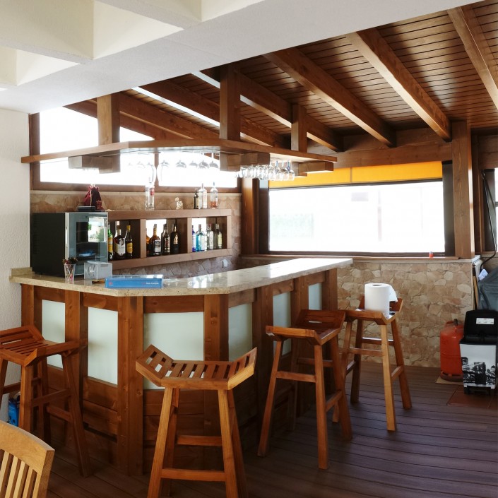 Cerramiento de terraza con madera y toldos (5)